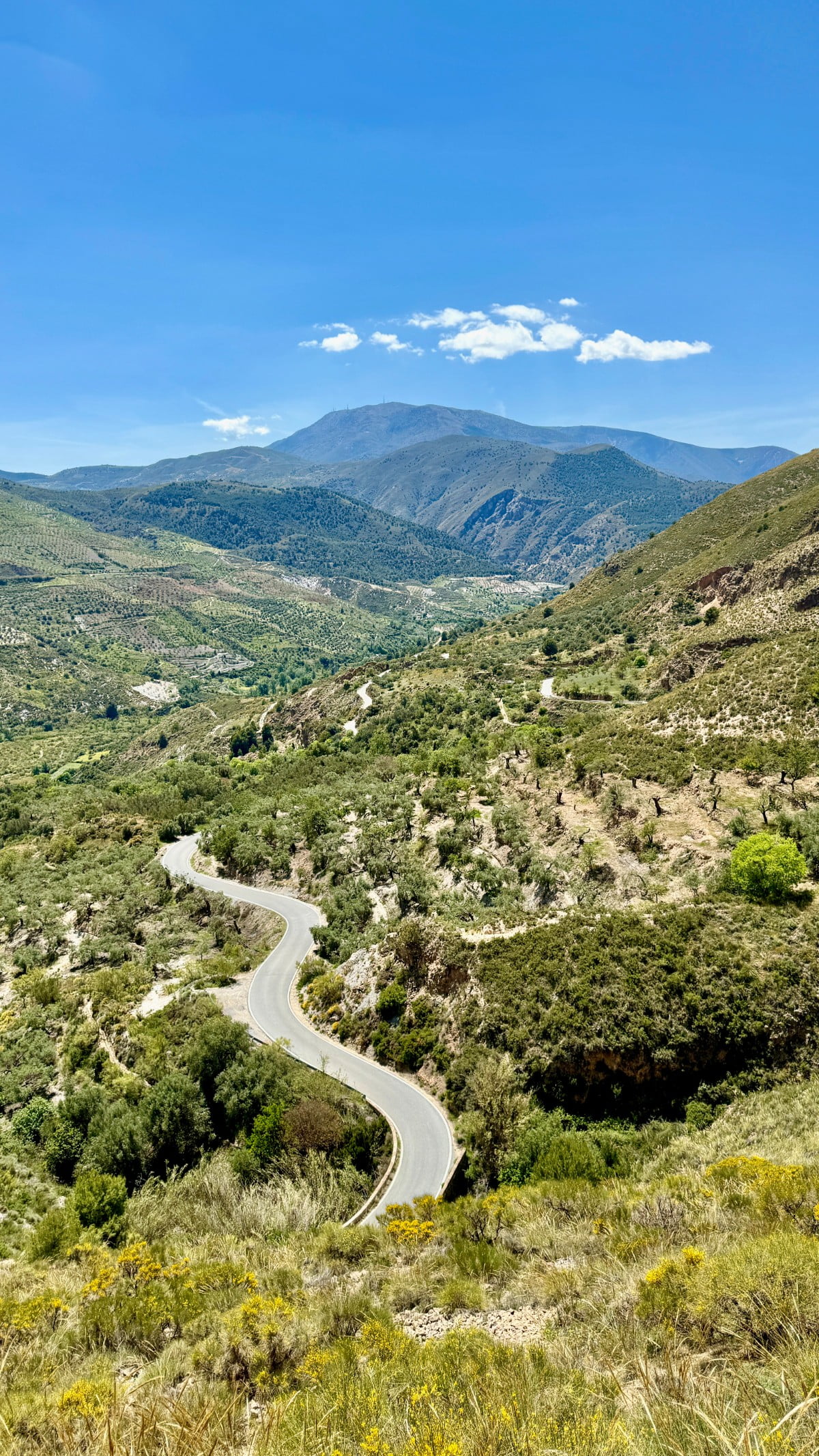 Andaluzja motocyklem. Z czego słynie południe Hiszpanii i kt&oacute;re trasy są najlepsze? Część 1 [Malaga, Otivar, Nerja, Sierra Nevada, Trevelez]