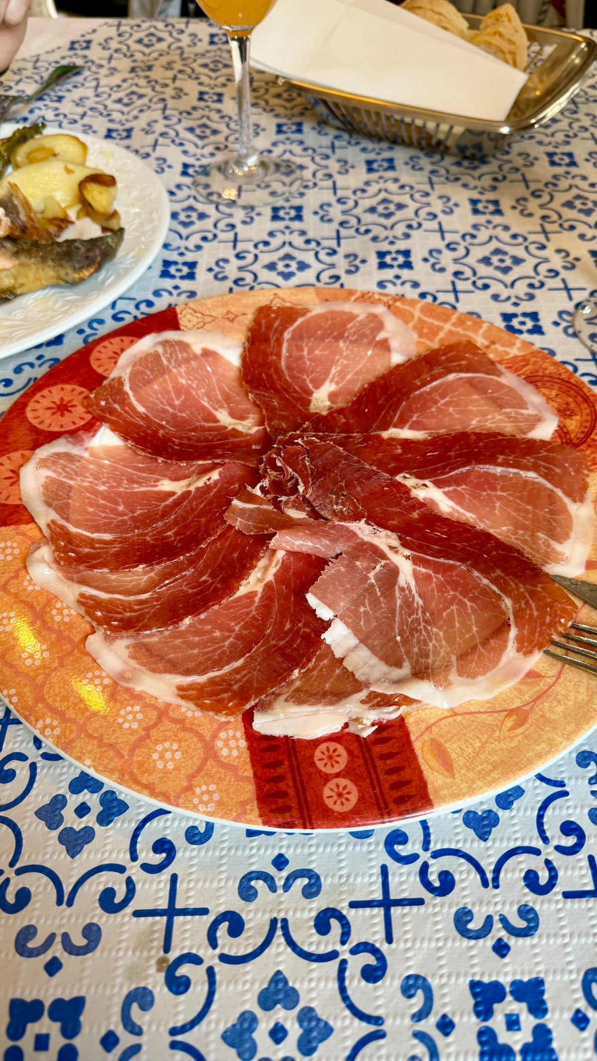 Andaluzja motocyklem. Z czego słynie południe Hiszpanii i kt&oacute;re trasy są najlepsze? Część 1 [Malaga, Otivar, Nerja, Sierra Nevada, Trevelez]