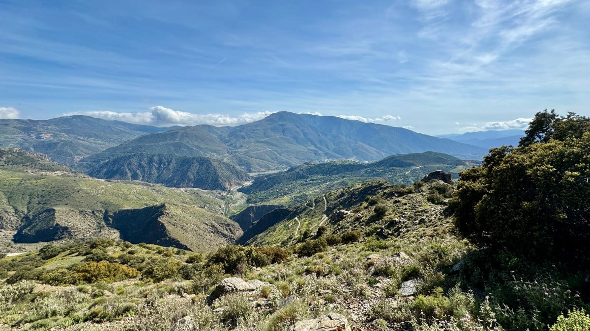 Andaluzja motocyklem. Z czego słynie południe Hiszpanii i kt&oacute;re trasy są najlepsze? Część 1 [Malaga, Otivar, Nerja, Sierra Nevada, Trevelez]