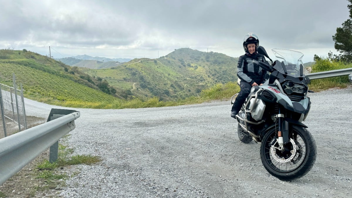 Andaluzja motocyklem. Z czego słynie południe Hiszpanii i kt&oacute;re trasy są najlepsze? Część 1 [Malaga, Otivar, Nerja, Sierra Nevada, Trevelez]