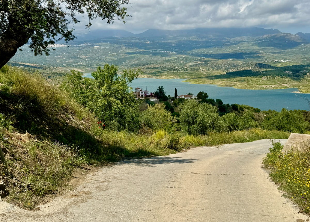 Andaluzja motocyklem. Z czego słynie południe Hiszpanii i kt&oacute;re trasy są najlepsze? Część 1 [Malaga, Otivar, Nerja, Sierra Nevada, Trevelez]