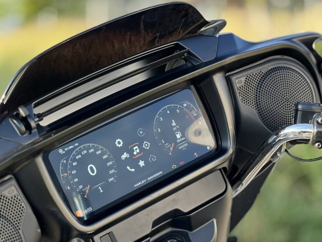 Harley-Davidson Street Glide 2024, czyli walka klasyki z nowoczesnością [test, opinia, wady, zalety, dane techniczne]