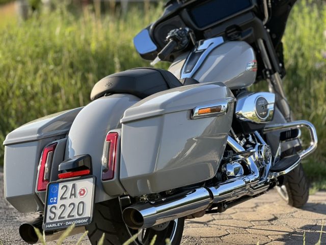 Harley-Davidson Street Glide 2024, czyli walka klasyki z nowoczesnością [test, opinia, wady, zalety, dane techniczne]