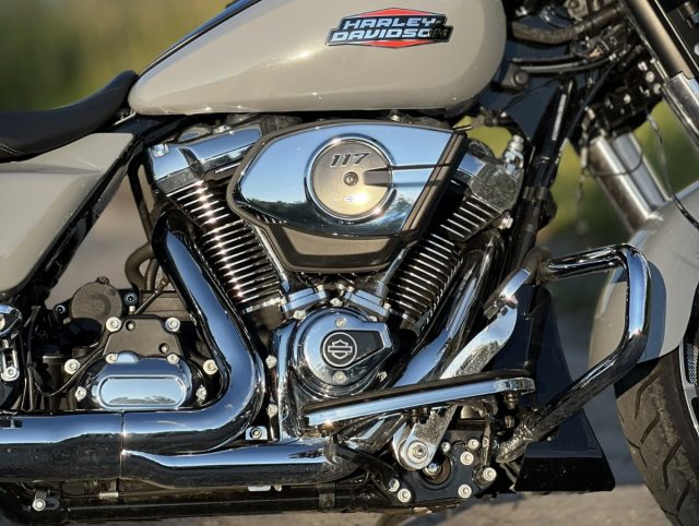 Harley-Davidson Street Glide 2024, czyli walka klasyki z nowoczesnością [test, opinia, wady, zalety, dane techniczne]