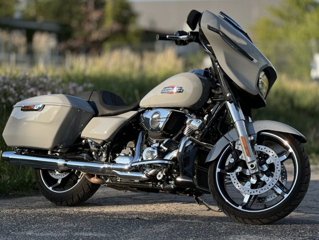 Harley-Davidson Street Glide 2024, czyli walka klasyki z nowoczesnością [test, opinia, wady, zalety, dane techniczne]
