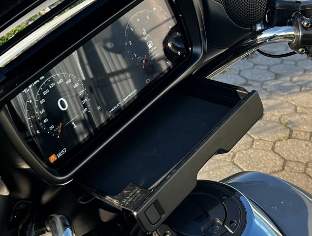 Harley-Davidson Street Glide 2024, czyli walka klasyki z nowoczesnością [test, opinia, wady, zalety, dane techniczne]