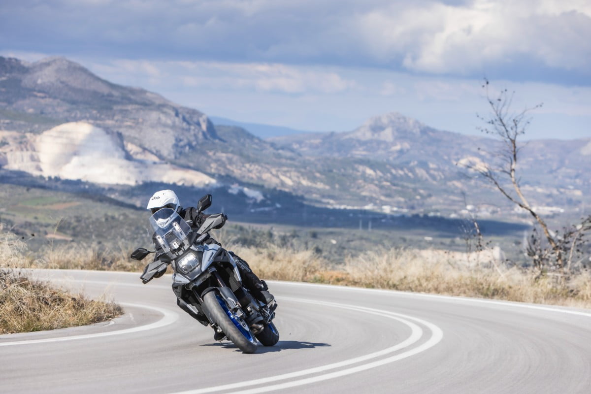 Suzuki V-Strom 1050. Pewny i ekonomiczny wyb&oacute;r w klasie litrowych turystyk&oacute;w adventure [opis, dane techniczne, cena]