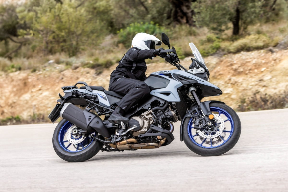 Suzuki V-Strom 1050. Pewny i ekonomiczny wyb&oacute;r w klasie litrowych turystyk&oacute;w adventure [opis, dane techniczne, cena]