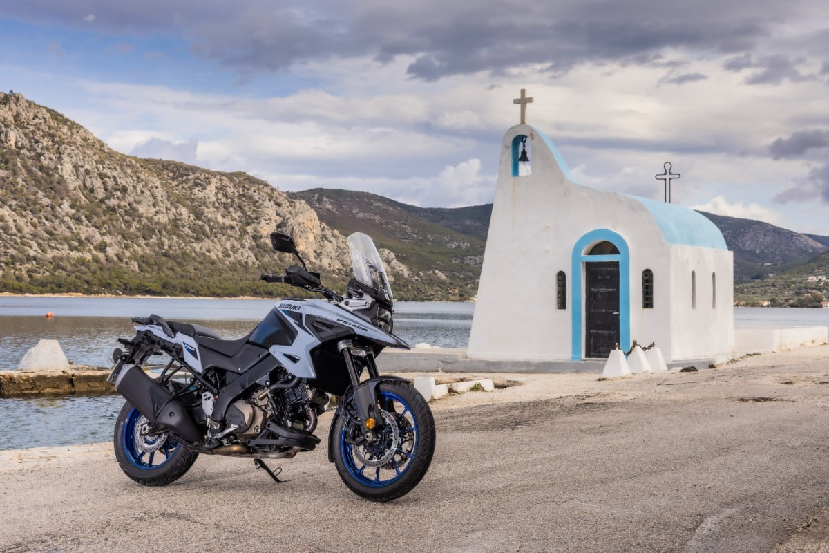 Suzuki V-Strom 1050. Pewny i ekonomiczny wyb&oacute;r w klasie litrowych turystyk&oacute;w adventure [opis, dane techniczne, cena]