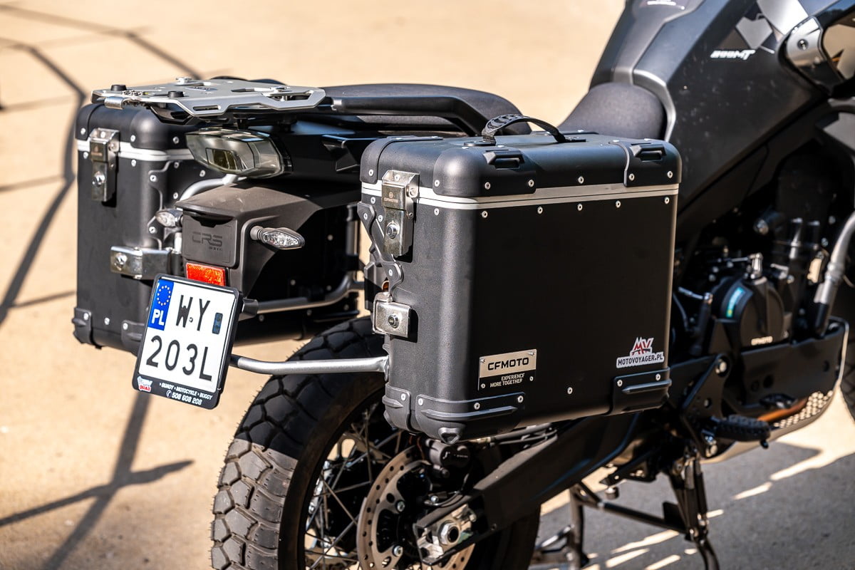 CFMoto 800MT Explore – kompletny motocykl turystyczny. Nie ma drzwi, a wchodzi z drzwiami [test, opinia, recenzja, dane techniczne, cena]