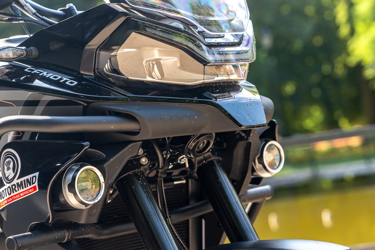 CFMoto 800MT Explore – kompletny motocykl turystyczny. Nie ma drzwi, a wchodzi z drzwiami [test, opinia, recenzja, dane techniczne, cena]