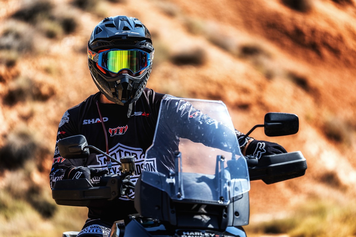 Joan Pedrero Na Harleyu Pan America 1250 zwycięzcą wyścigu Baja España Aragón w kategorii Maxi Trail