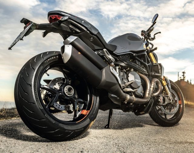 Opony motocyklowe vs samochodowe – kluczowe r&oacute;żnice i 5 lekcji dla kierowc&oacute;w aut