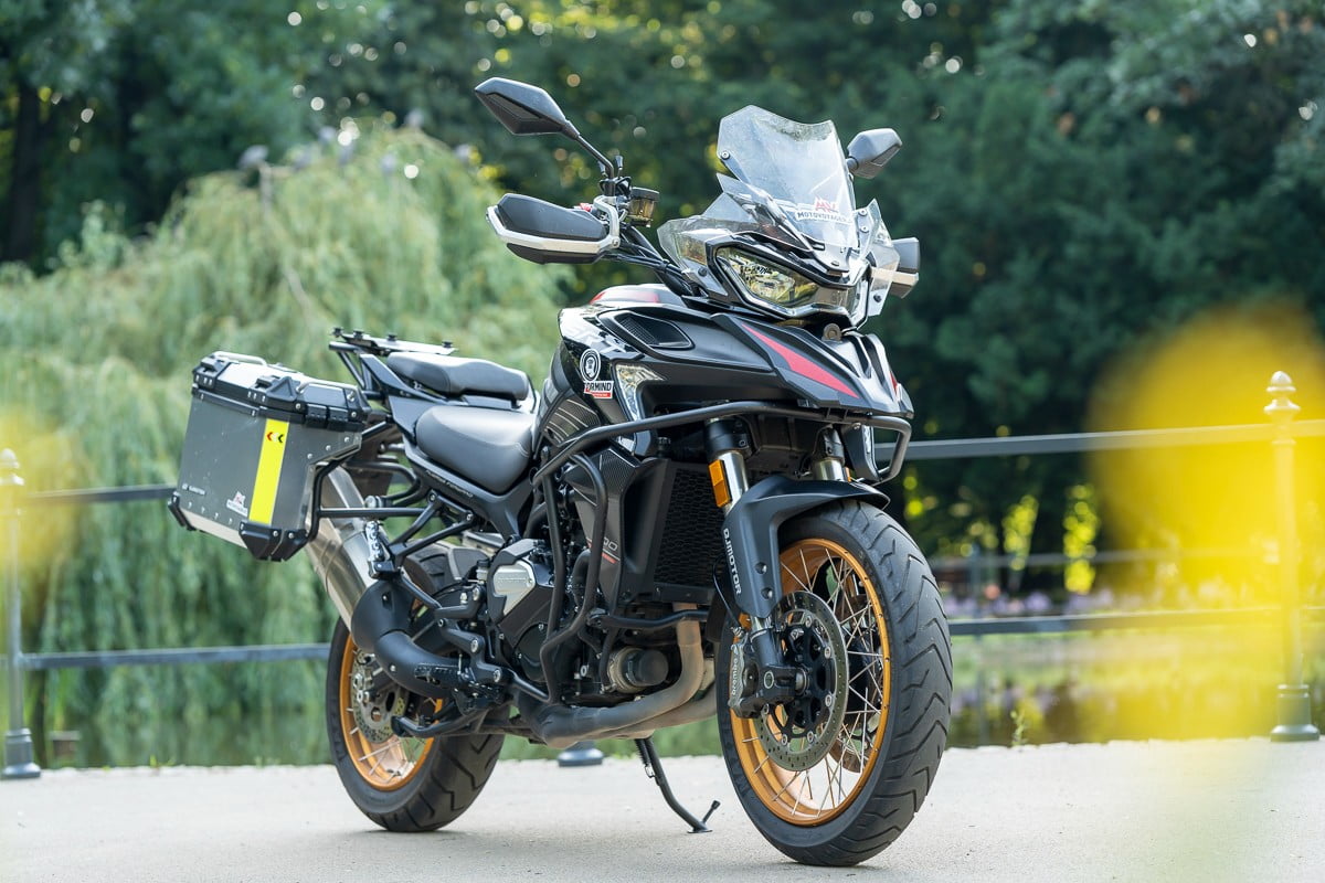 QJ Motor SRT 800SX &ndash; dziwnie znajomy motocykl adventure [test, recenzja, opinia, cena, dane techniczne, 2024]