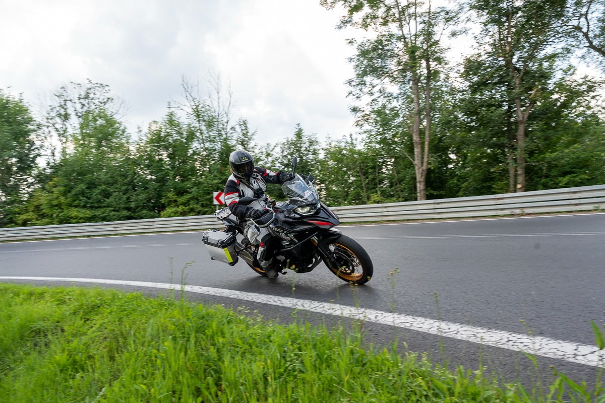 QJ Motor SRT 800SX &ndash; dziwnie znajomy motocykl adventure [test, recenzja, opinia, cena, dane techniczne, 2024]