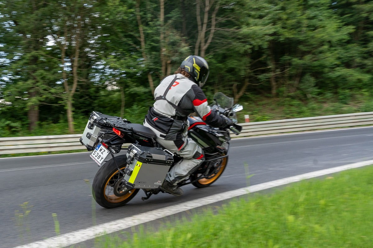 QJ Motor SRT 800SX &ndash; dziwnie znajomy motocykl adventure [test, recenzja, opinia, cena, dane techniczne, 2024]