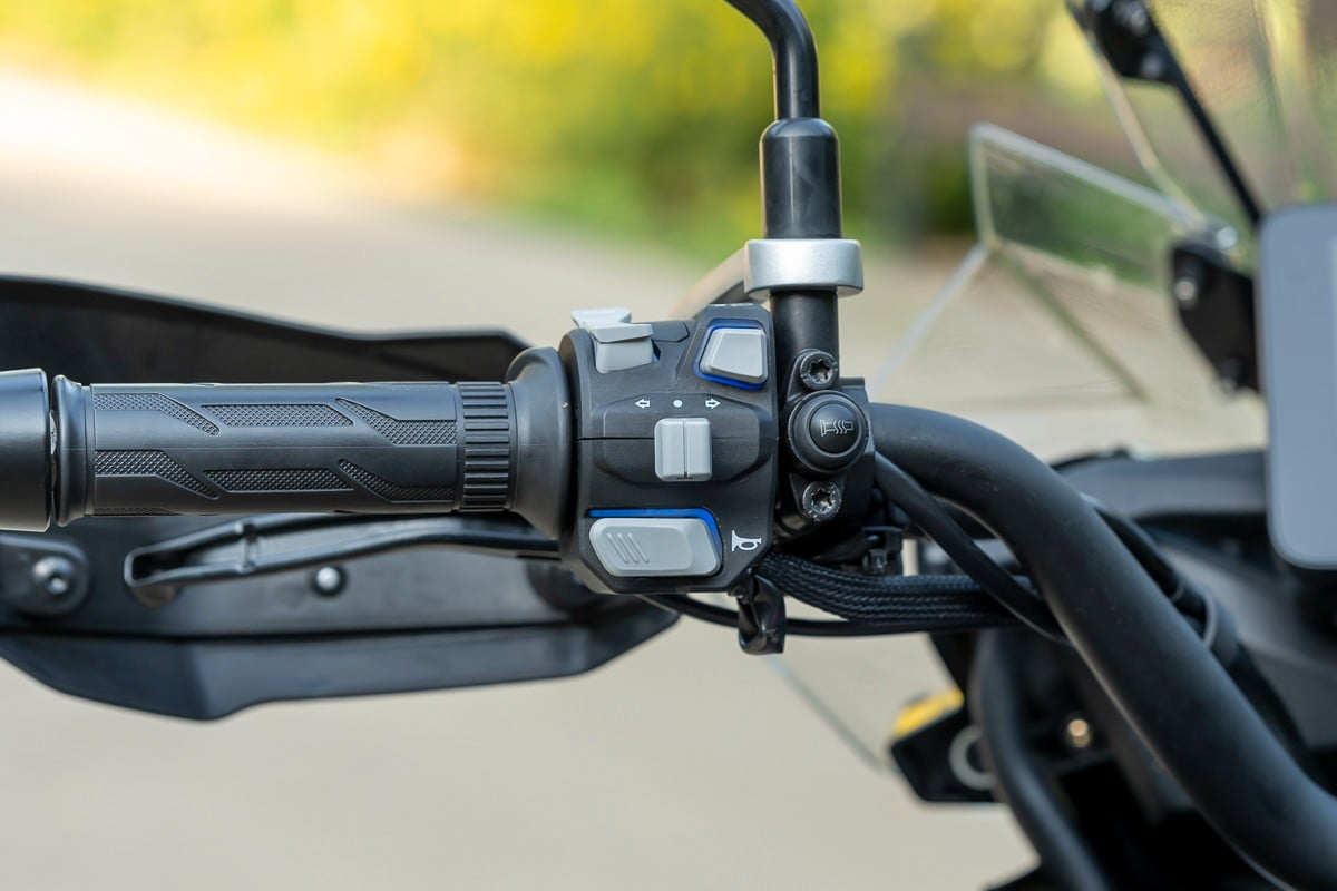 QJ Motor SRT 800SX &ndash; dziwnie znajomy motocykl adventure [test, recenzja, opinia, cena, dane techniczne, 2024]