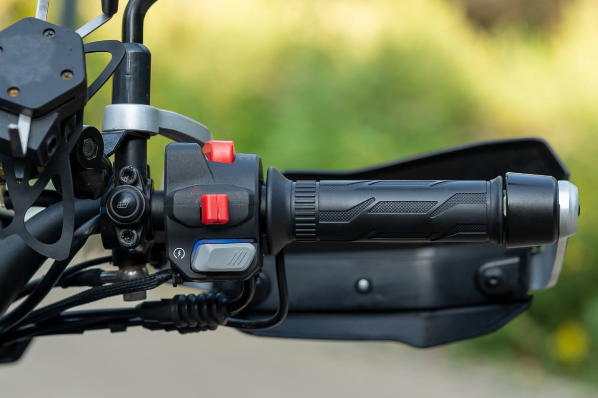 QJ Motor SRT 800SX &ndash; dziwnie znajomy motocykl adventure [test, recenzja, opinia, cena, dane techniczne, 2024]