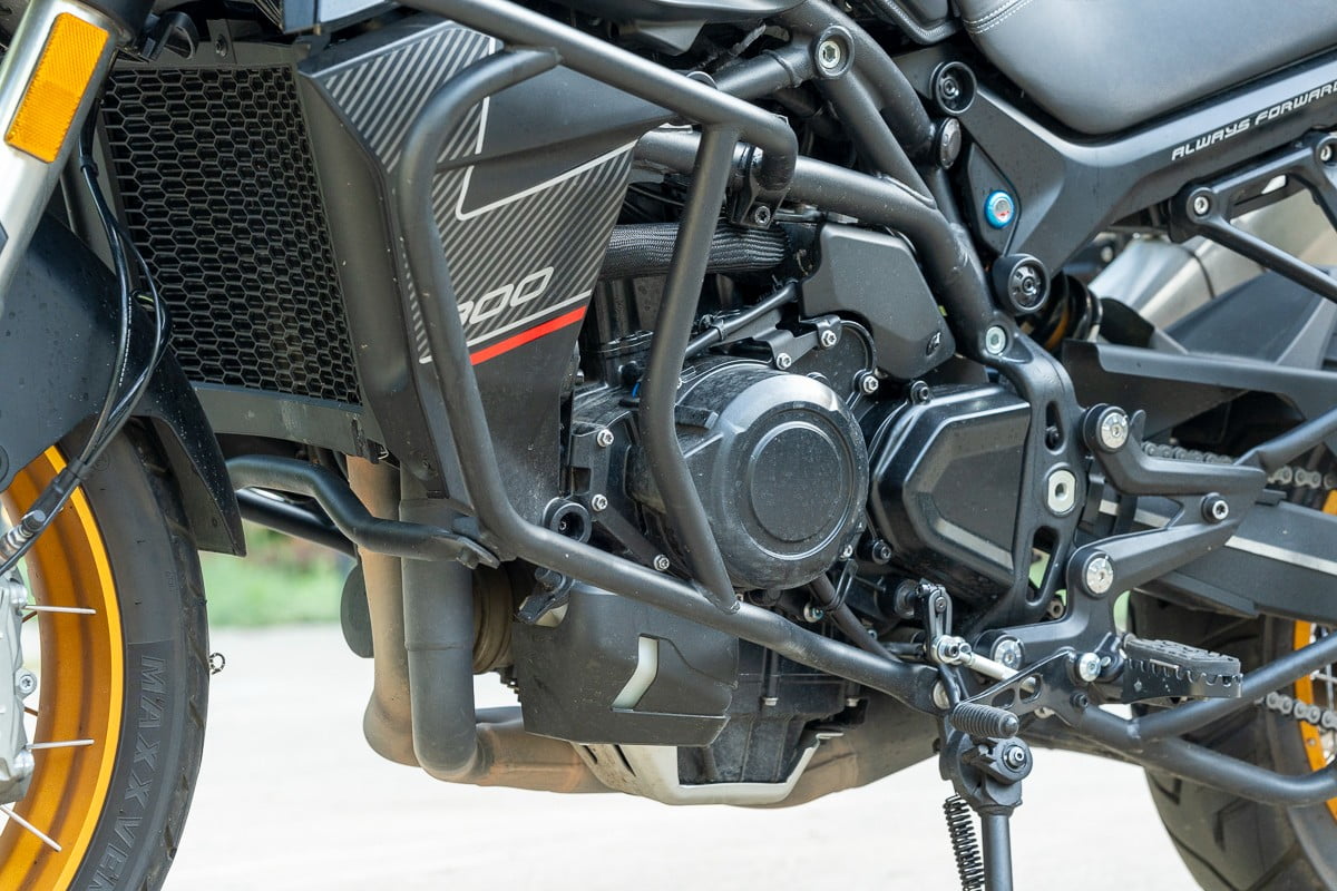 QJ Motor SRT 800SX &ndash; dziwnie znajomy motocykl adventure [test, recenzja, opinia, cena, dane techniczne, 2024]