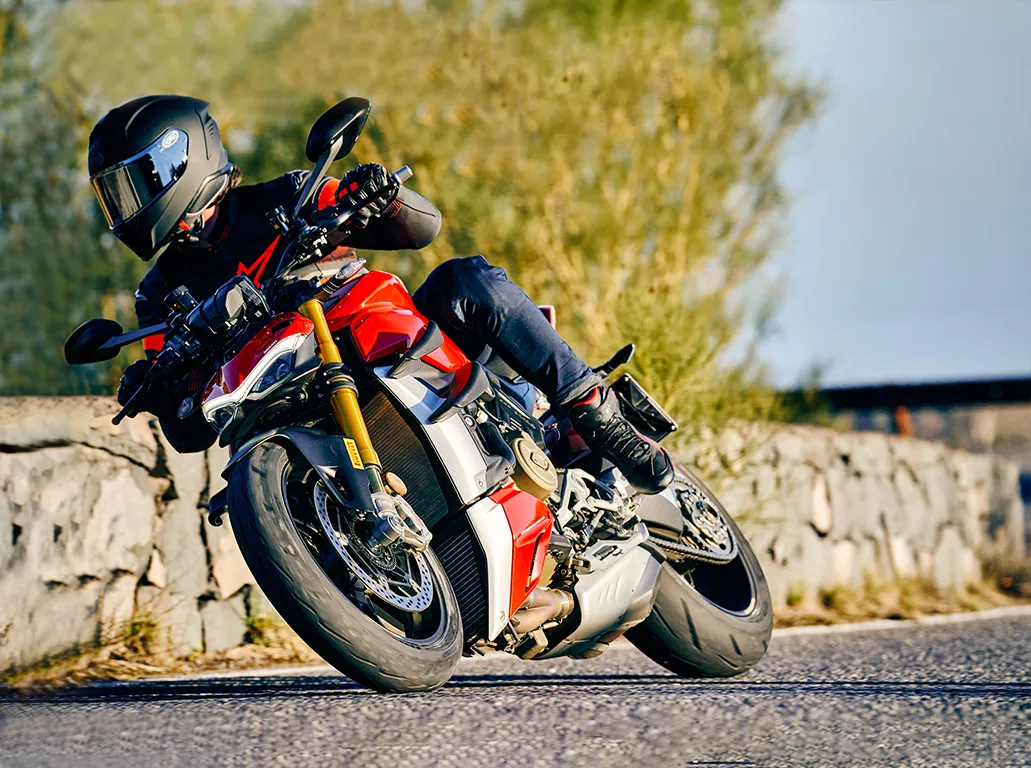 Dobre opony to podstawa. Kiedy zmienić fabryczne ogumienie w nowym motocyklu na znany model renomowanej firmy?