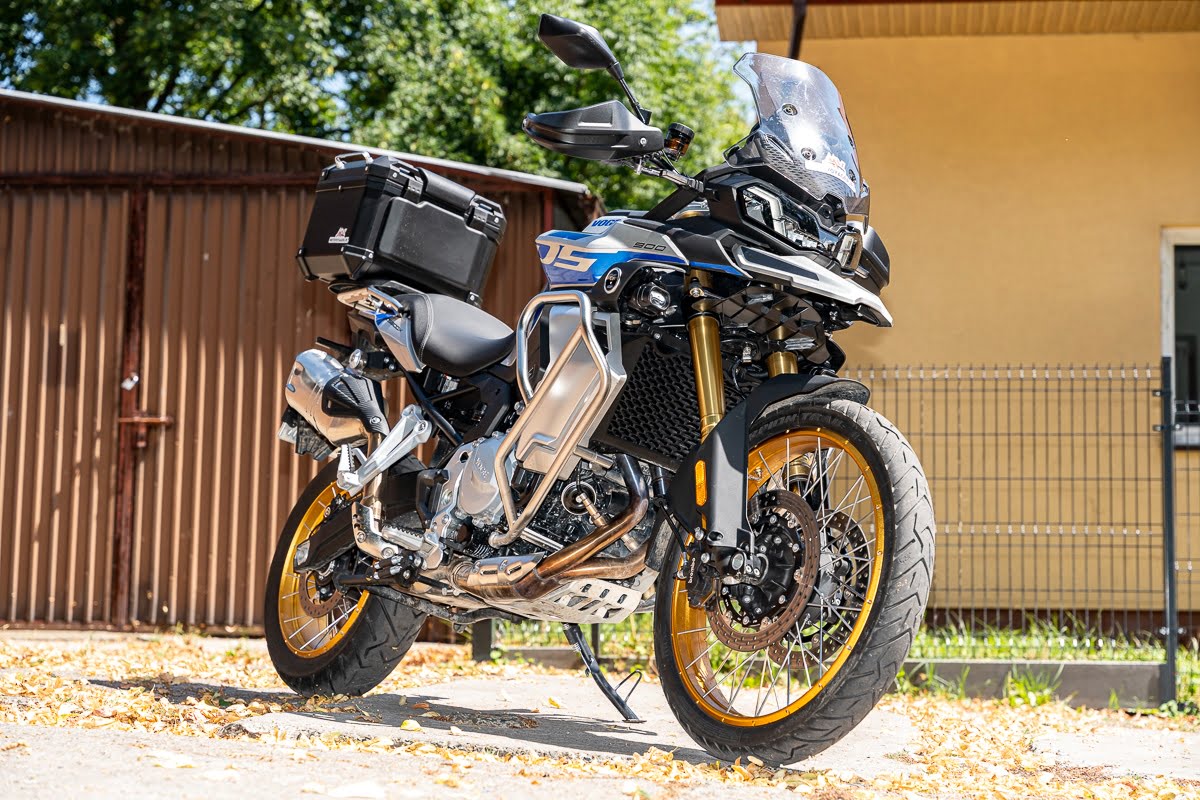 Jak najwięcej za jak najmniej. 10 najtańszych mocnych i najlepiej wyposażonych motocykli turystycznych w 2025 roku [zestawienie, ranking]