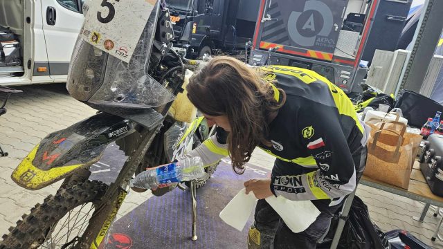 Ścigałem się moim V-Stromem 800 DE z Hołkiem i Giemzą w rajdzie Polskie Safari!