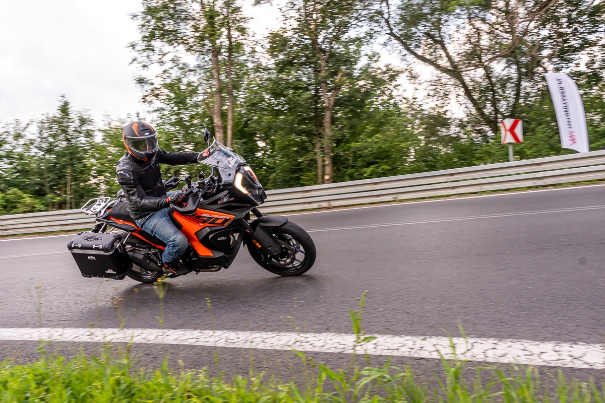 9 metod na turystyka &ndash; nasz wielki test 2024. Podsumowanie por&oacute;wnania motocykli turystycznych [H2 SX, 1290 Super Adventure S, S 1000 XR, V100, GSX-S1000GX, Enduro Veloce, 800MT Explore, 900 DSX, SRT 800SX]
