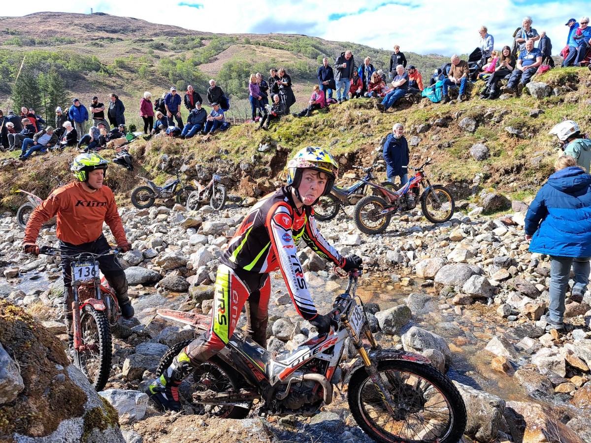 Udostępnili dzieciakom motocykle i tor. Liczba wypadk&oacute;w i policyjnych interwencji w sprawie nielegalnej jazdy drastycznie spadła&nbsp;