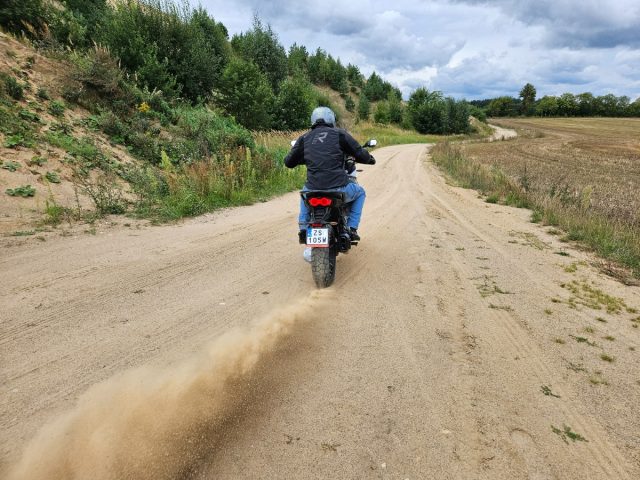 Moto Guzzi Stelvio 1000 – adventure z charakterem, pazurem i klasycznym sznytem [test, wady, zalety, dane techniczne, opinia, opis]