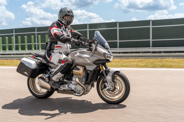 Moto Guzzi V100 Mandello Aviazione Navale – włoski turystyk pełen niepowtarzalnego stylu [cena, opis, dane techniczne, wrażenia z jazdy]