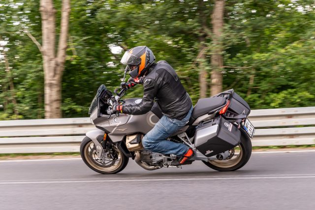 Moto Guzzi V100 Mandello Aviazione Navale – włoski turystyk pełen niepowtarzalnego stylu [cena, opis, dane techniczne, wrażenia z jazdy]