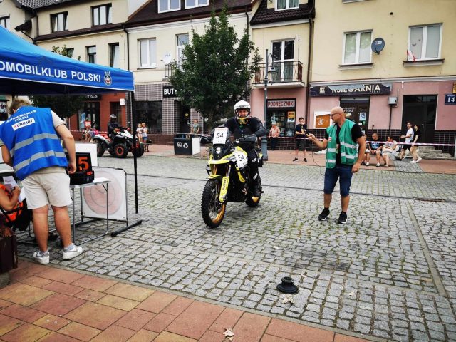 Ścigałem się moim V-Stromem 800 DE z Hołkiem i Giemzą w rajdzie Polskie Safari!