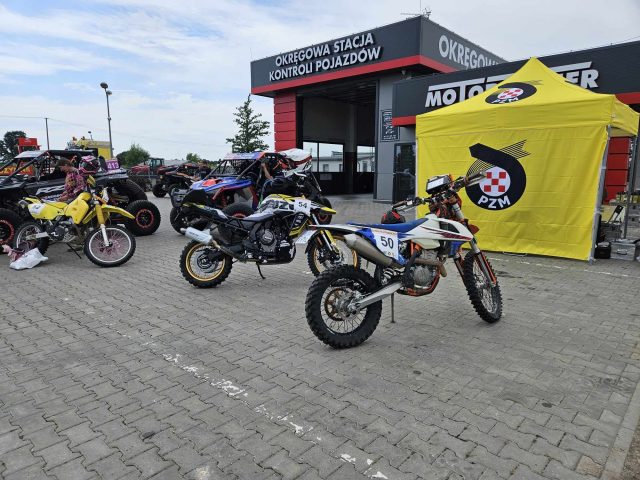 Ścigałem się moim V-Stromem 800 DE z Hołkiem i Giemzą w rajdzie Polskie Safari!