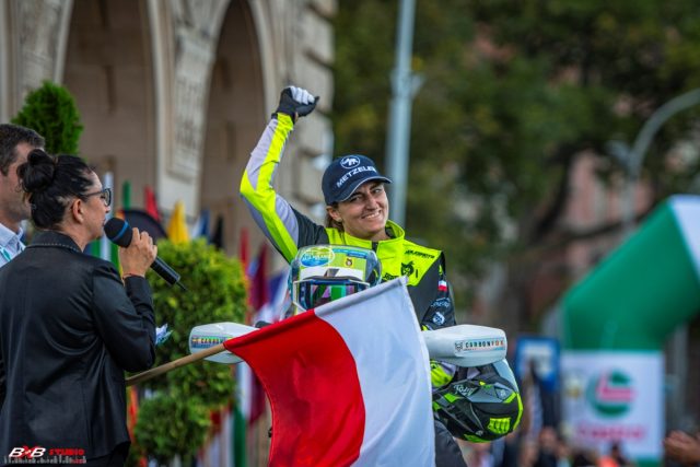 Joanna Modrzewska – twarda dziewczyna na twardych oponach. Dlaczego od 10 lat jeździ na Metzelerach 6 Days?