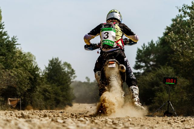 Joanna Modrzewska – twarda dziewczyna na twardych oponach. Dlaczego od 10 lat jeździ na Metzelerach 6 Days?