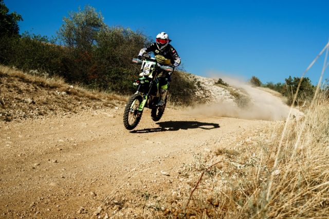 Joanna Modrzewska – twarda dziewczyna na twardych oponach. Dlaczego od 10 lat jeździ na Metzelerach 6 Days?