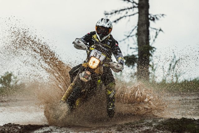 Joanna Modrzewska – twarda dziewczyna na twardych oponach. Dlaczego od 10 lat jeździ na Metzelerach 6 Days?