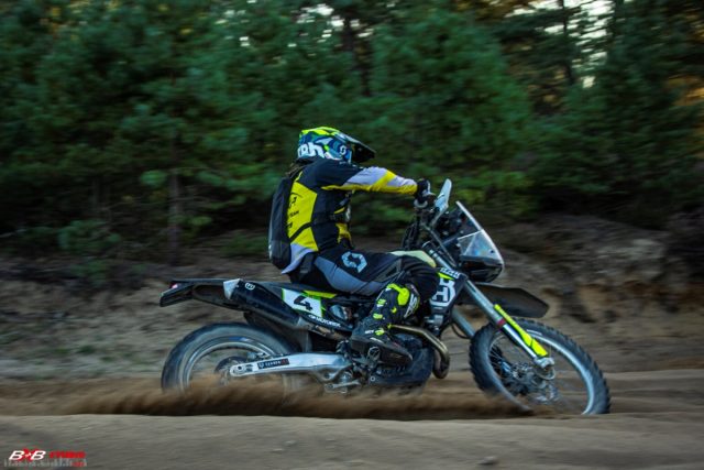 Joanna Modrzewska – twarda dziewczyna na twardych oponach. Dlaczego od 10 lat jeździ na Metzelerach 6 Days?