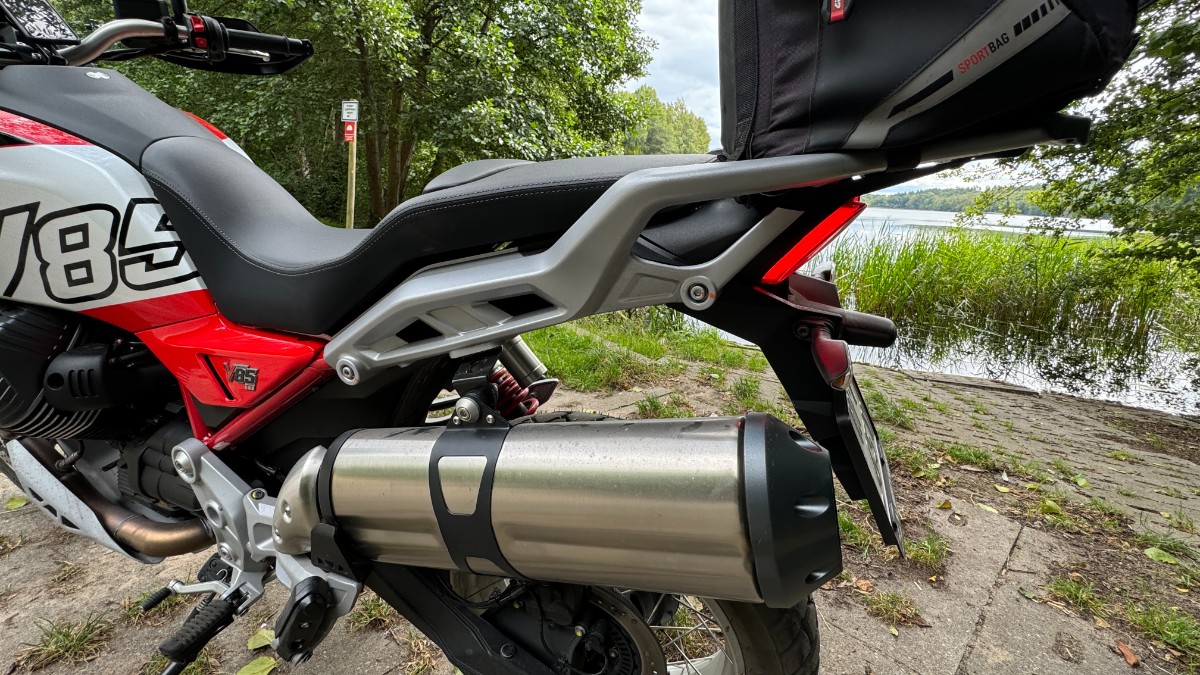 Moto Guzzi V85 TT 2024: lekko zmieniony, niezmiennie znakomity [test, opinia, recenzja, dane techniczne, cena]