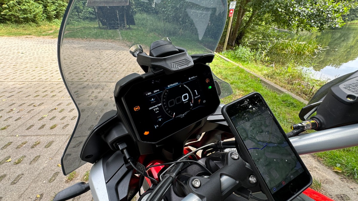 Moto Guzzi V85 TT 2024: lekko zmieniony, niezmiennie znakomity [test, opinia, recenzja, dane techniczne, cena]