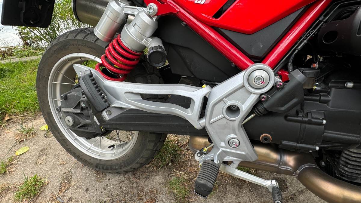 Moto Guzzi V85 TT 2024: lekko zmieniony, niezmiennie znakomity [test, opinia, recenzja, dane techniczne, cena]