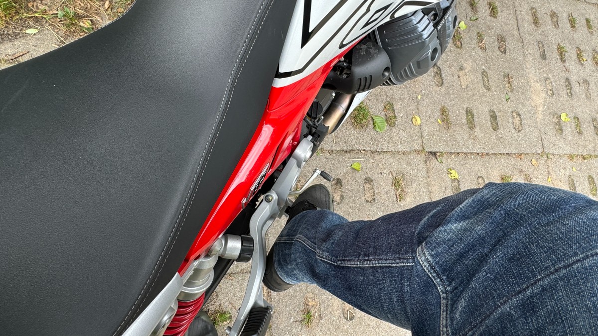 Moto Guzzi V85 TT 2024: lekko zmieniony, niezmiennie znakomity [test, opinia, recenzja, dane techniczne, cena]