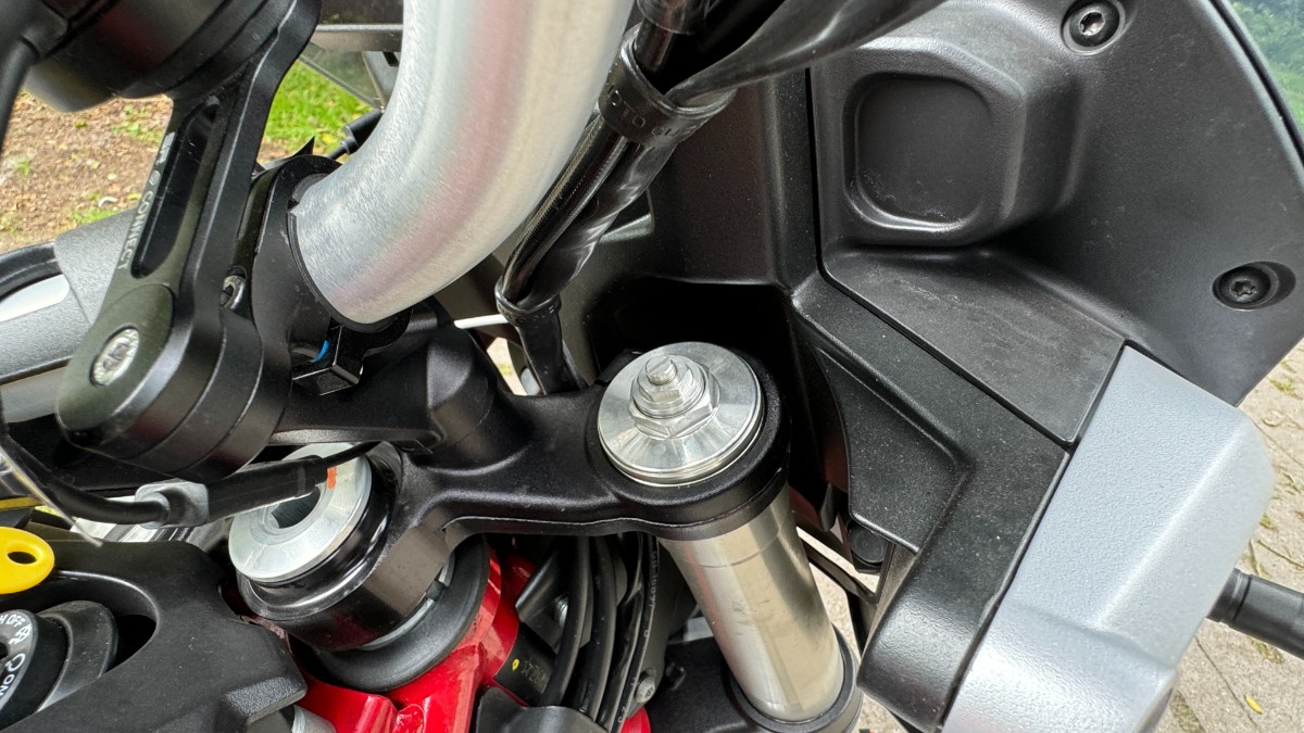 Moto Guzzi V85 TT 2024: lekko zmieniony, niezmiennie znakomity [test, opinia, recenzja, dane techniczne, cena]