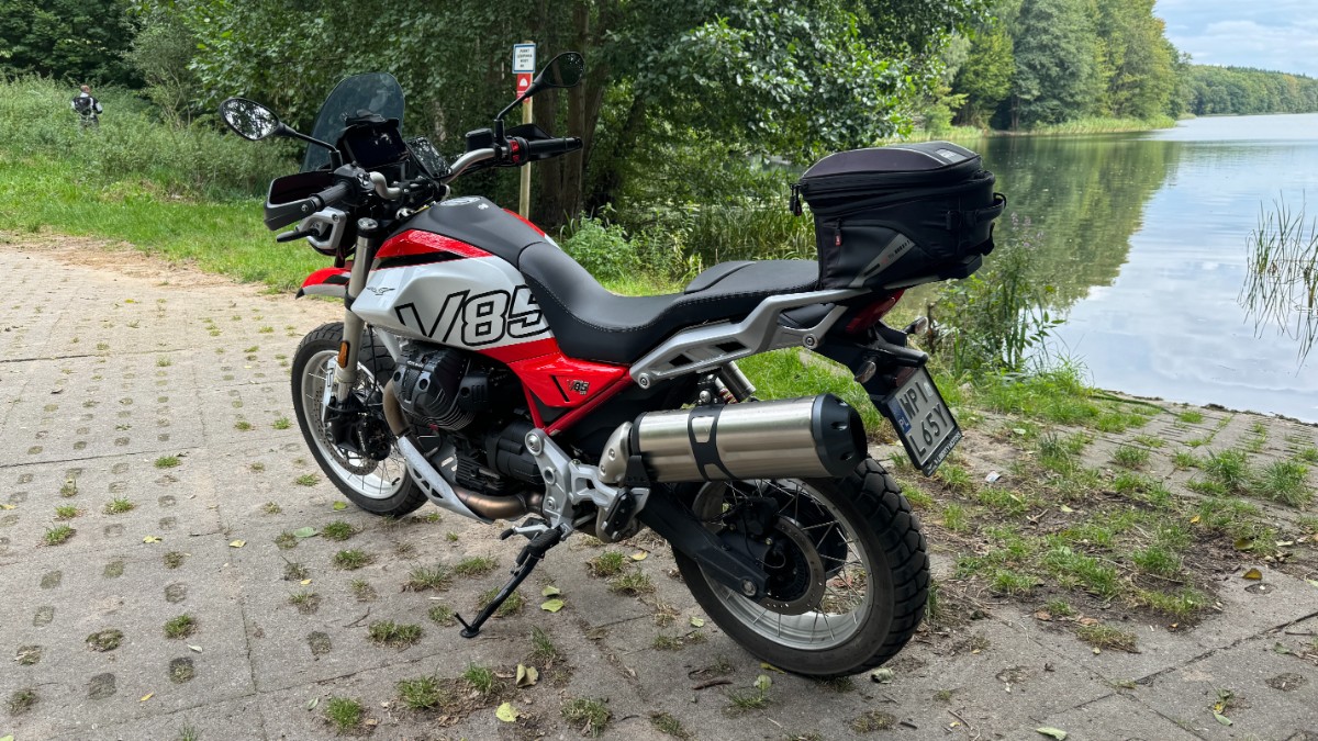 Moto Guzzi V85 TT 2024: lekko zmieniony, niezmiennie znakomity [test, opinia, recenzja, dane techniczne, cena]