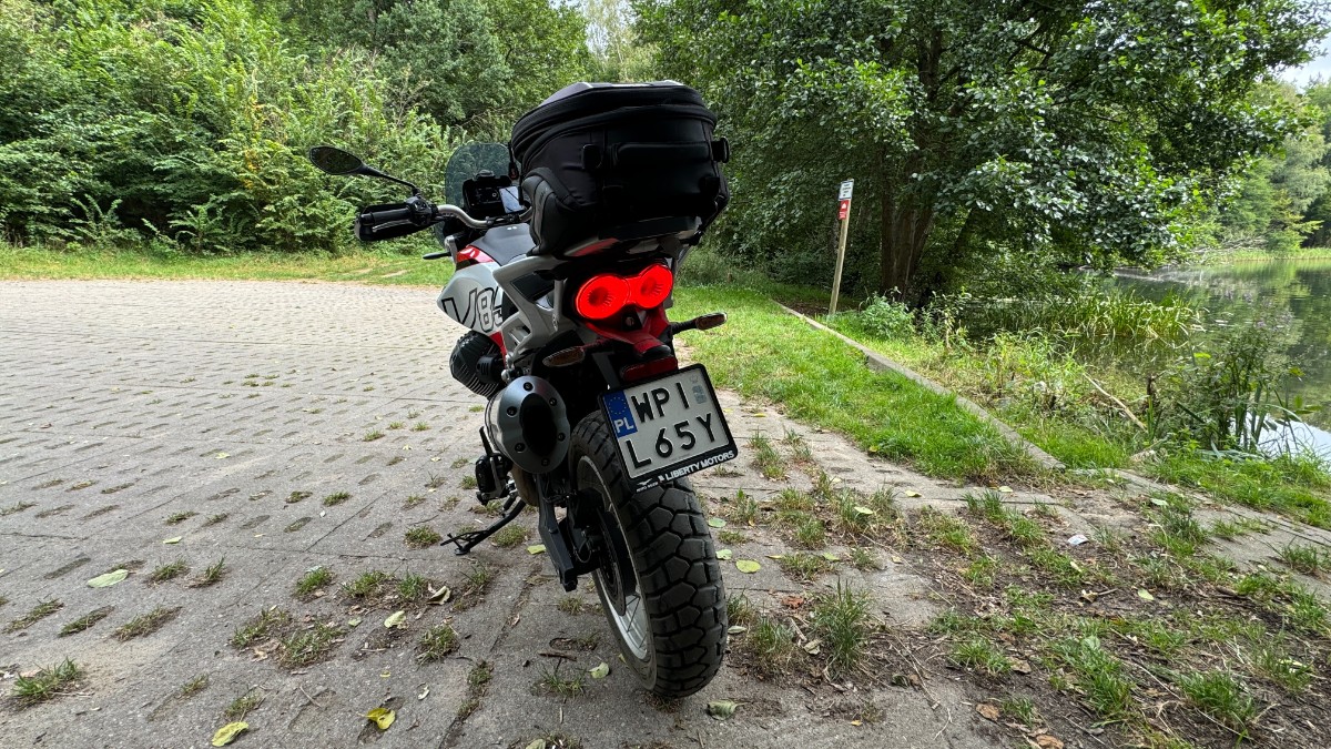 Moto Guzzi V85 TT 2024: lekko zmieniony, niezmiennie znakomity [test, opinia, recenzja, dane techniczne, cena]