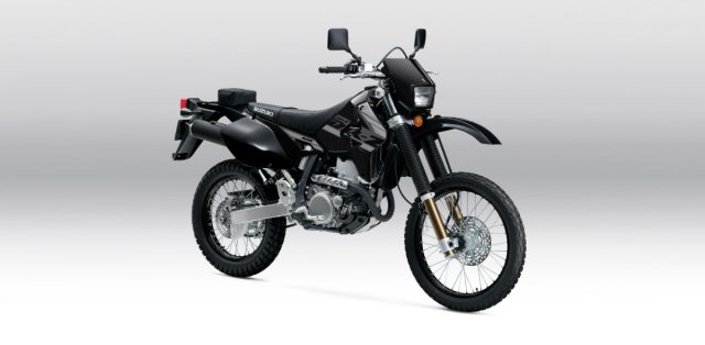 Suzuki DR-Z4S i DR-Z4SM nowość 2025 – wielki powr&oacute;t we wspaniałym stylu! [dane techniczne, cena, moc, waga]