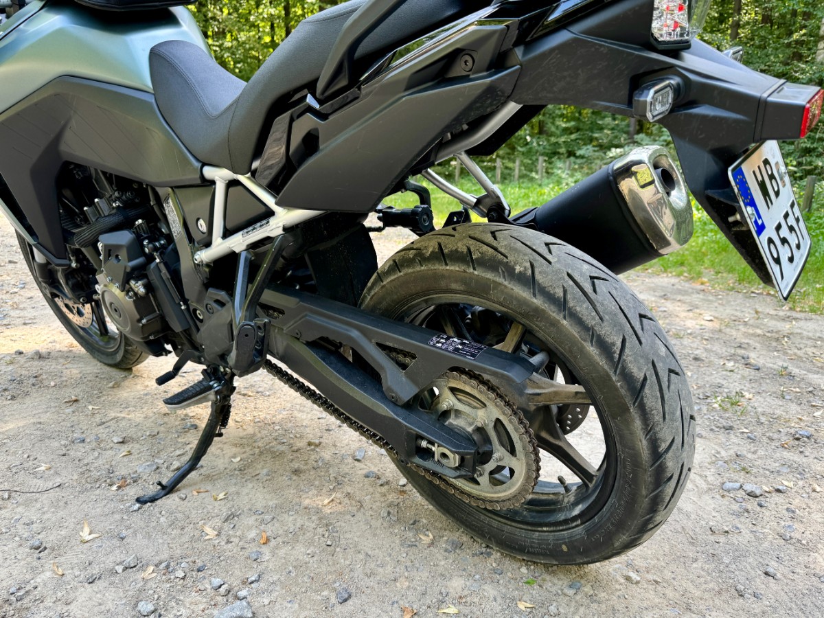 Suzuki V-Strom 800 &ndash; drogowy motocykl adventure. Godny następca modelu 650? [test w trasie, opinia, recenzja, dane techniczne, cena, 2024]