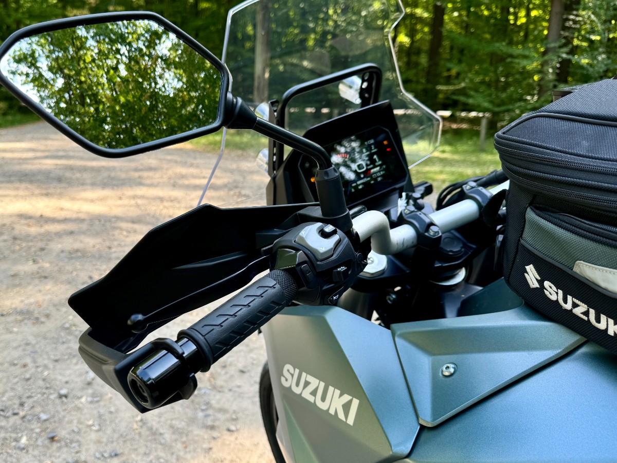 Suzuki V-Strom 800 &ndash; drogowy motocykl adventure. Godny następca modelu 650? [test w trasie, opinia, recenzja, dane techniczne, cena, 2024]