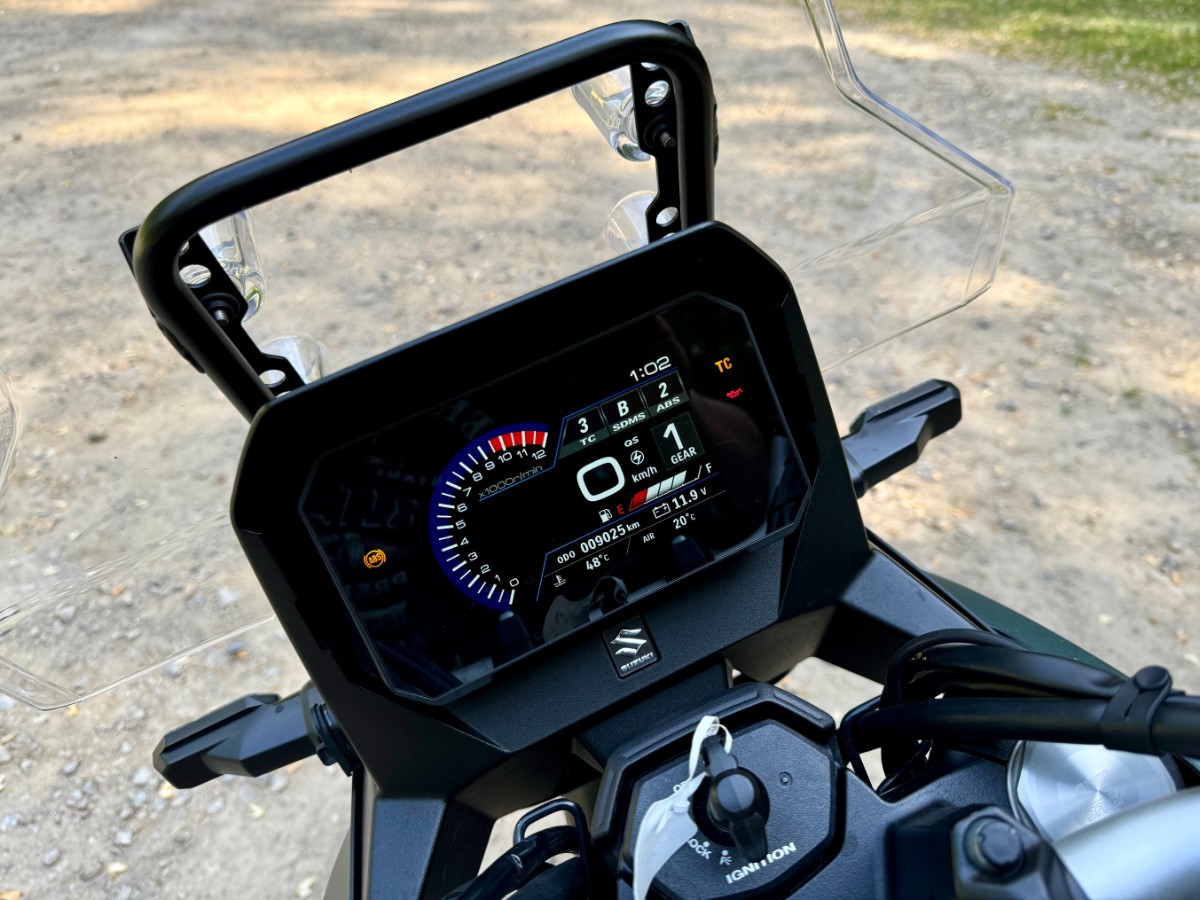 Suzuki V-Strom 800 &ndash; drogowy motocykl adventure. Godny następca modelu 650? [test w trasie, opinia, recenzja, dane techniczne, cena, 2024]