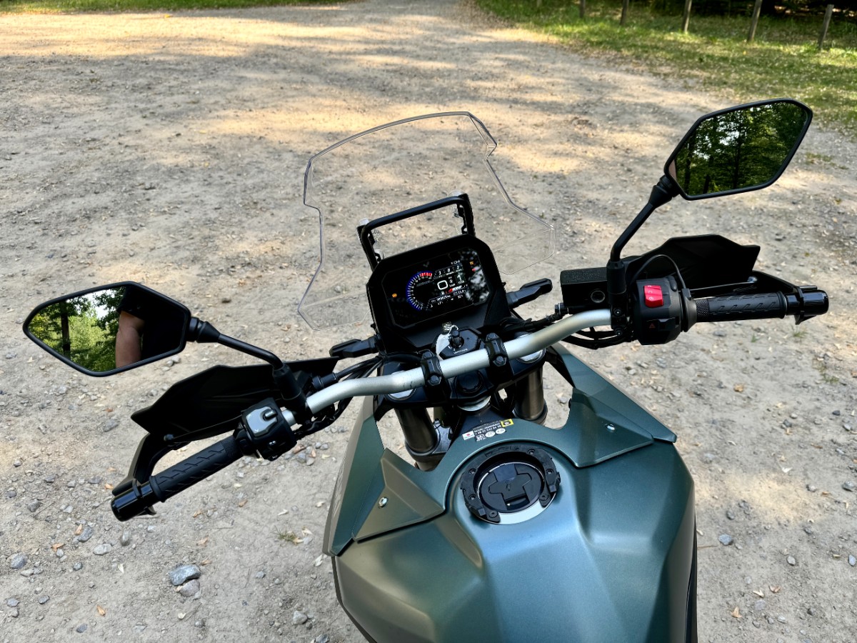 Suzuki V-Strom 800 &ndash; drogowy motocykl adventure. Godny następca modelu 650? [test w trasie, opinia, recenzja, dane techniczne, cena, 2024]